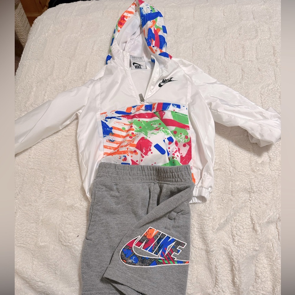 Nike Matching Set - windbreaker and shorts